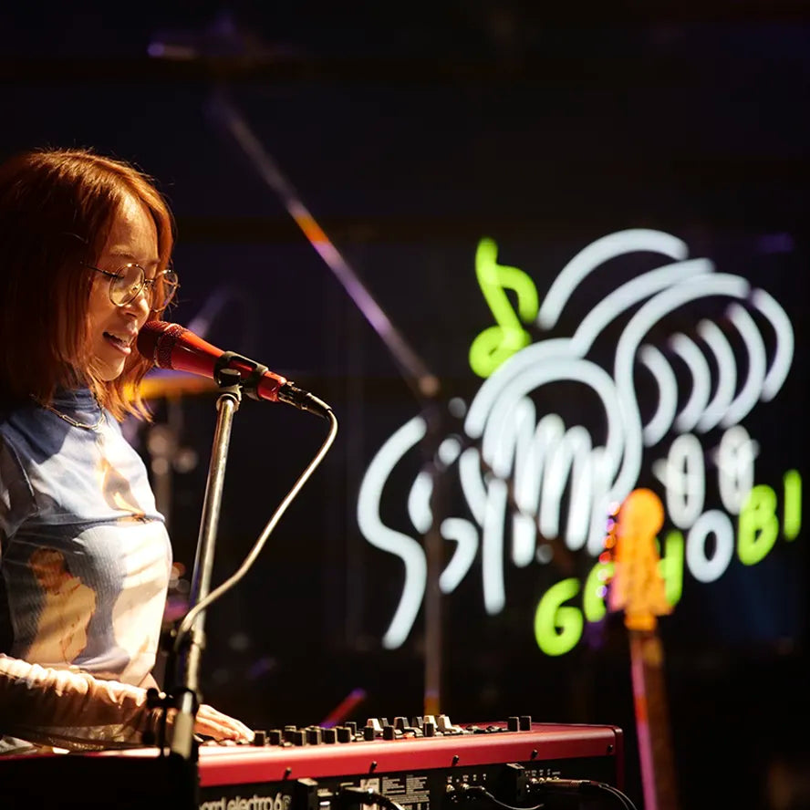 Neon sign for Gohoubisan's live music event