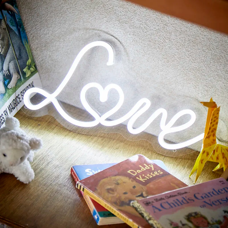 LOVEのネオンサイン看板