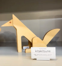 画像をギャラリービューアに読み込む, 文房具店の商品 狐がモチーフの木のパズル
