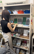 画像をギャラリービューアに読み込む, 文房具店内の様子