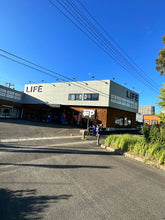 画像をギャラリービューアに読み込む, 商業施設外観 看板