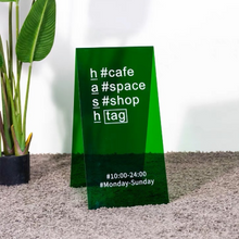 画像をギャラリービューアに読み込む, 店舗前のカラフルなアクリル看板自立式