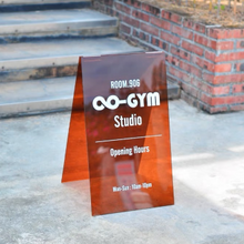 画像をギャラリービューアに読み込む, 店舗前のカラフルなアクリル看板自立式