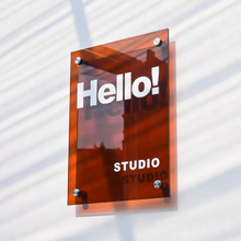 画像をギャラリービューアに読み込む, カラフルなアクリル看板を壁掛け