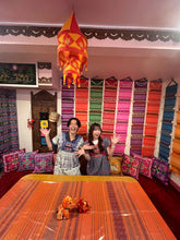 Load image into Gallery viewer, アジア食堂 ココナッツ 店内