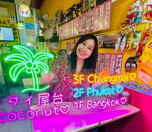 Load image into Gallery viewer, アイジア食堂 ココナッツ ネオンサインと看板娘のなっちゃん