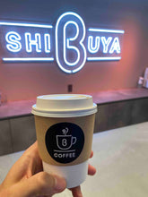 Load image into Gallery viewer, b8ta 店内ネオンサインと店内販売コーヒー