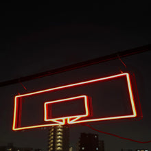画像をギャラリービューアに読み込む, バスケットゴールを描いたオレンジ色ネオンサイン