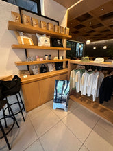 Load image into Gallery viewer, cafe-kitsune-aoyama-店内ミラー看板