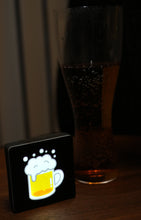 画像をギャラリービューアに読み込む, グラスビールとビールのイラストが光るワッペン