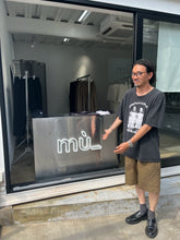 Load image into Gallery viewer, mu_lab. ネオンサインとデザイナー木村様