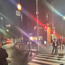 Load image into Gallery viewer, sake-kitchencar-tokyo-japan 新橋駅から