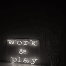 画像をギャラリービューアに読み込む, work & playの白色ネオンサイン