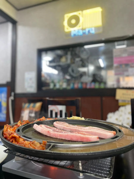 お店の雰囲気がパッと明るく！　韓国食堂 Ma-ru ☓ ネオンサイン