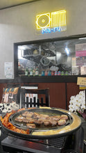 画像をギャラリービューアに読み込む, お店の雰囲気がパッと明るく！　韓国食堂 Ma-ru ☓ ネオンサイン
