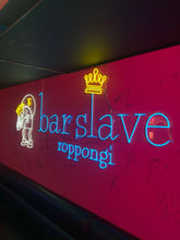 画像をギャラリービューアに読み込む, 来店者が写真をよく取る場所に！　bar slave roppongi ☓ ネオンサイン
