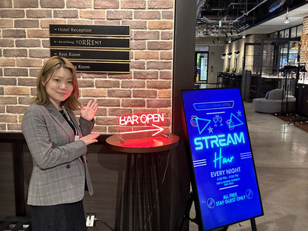 ホテルバーの集客が大幅UPに！　SHIBUYA STREAM HOTEL ☓ ネオンサイン