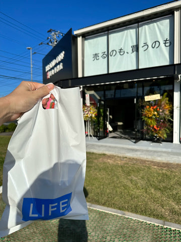 新たな写真スポット！ブランド古着専門店LIFE × ネオンサイン – ネオン