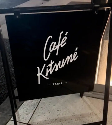 世界中で大人気の「バリスタフォックス」がミラー看板に?！ Café
