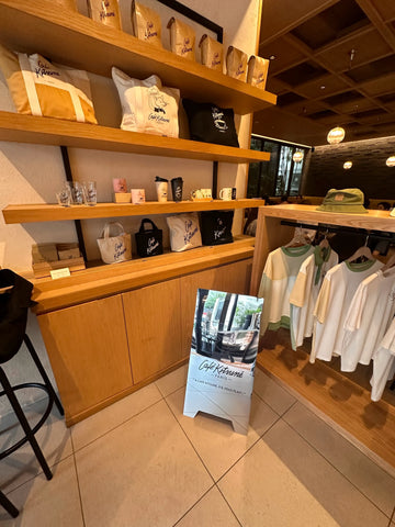 世界中で大人気の「バリスタフォックス」がミラー看板に?！ Café
