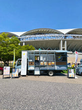 Load image into Gallery viewer, フードトラックカフェ「旅空Cafe -YAHIKO-｜スパイスカレーと檸檬の店」
