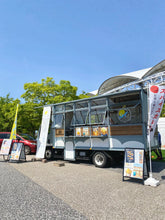Load image into Gallery viewer, フードトラックカフェ「旅空Cafe -YAHIKO-｜スパイスカレーと檸檬の店」
