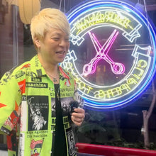 画像をギャラリービューアに読み込む, クリッパーズトウキョウ オーナー大野さんが笑顔でインタビューを受ける様子
