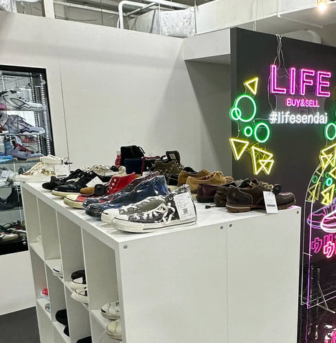LIFEの中古古着屋のネオンサイン看板