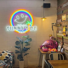 Load image into Gallery viewer, カフェ＆バー店内に設置されたレインボーカラーの店内ロゴ ネオンサイン
