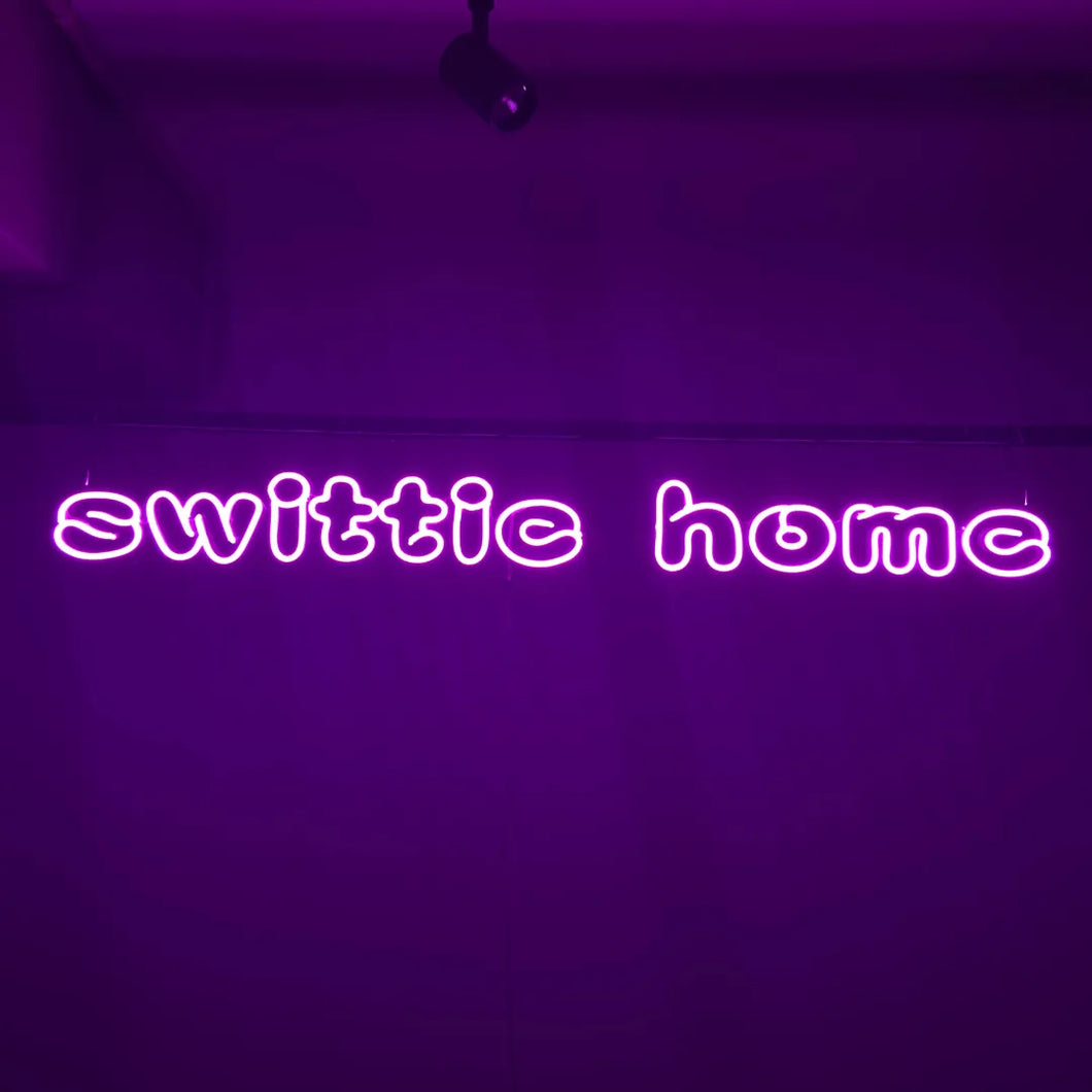 swittie homeのネオンサイン