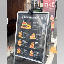 Load image into Gallery viewer, 店前に設置されたメニューボード

