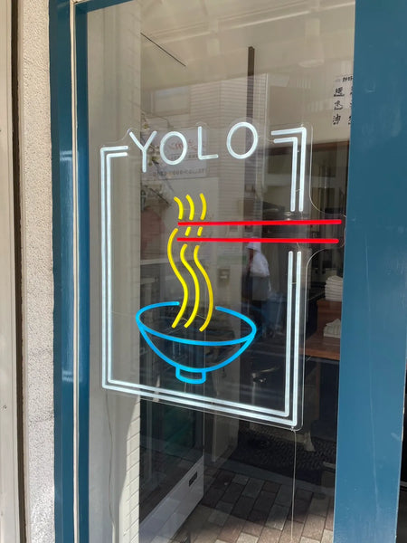 女性も入りやすいオシャレな外観に！横浜豚骨醤油ラーメン YOLO × ネオンサイン