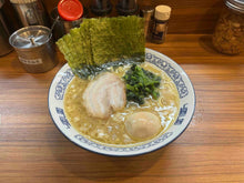 画像をギャラリービューアに読み込む, 横浜醤油豚骨ラーメンYOLO様　ラーメン
